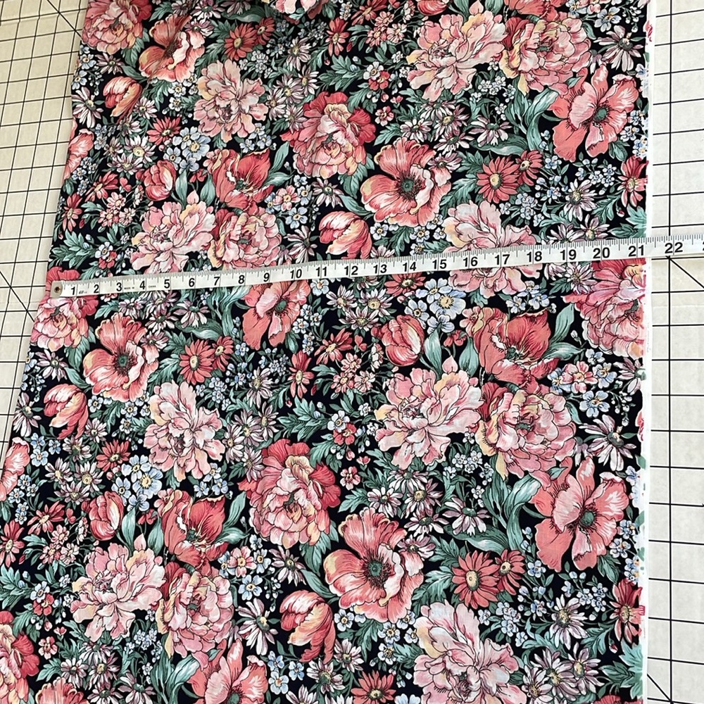 Joan Kessler for Concord Fabrics, floral cottage core motif, 4 yards, 44" wide - Picture 4 of 10